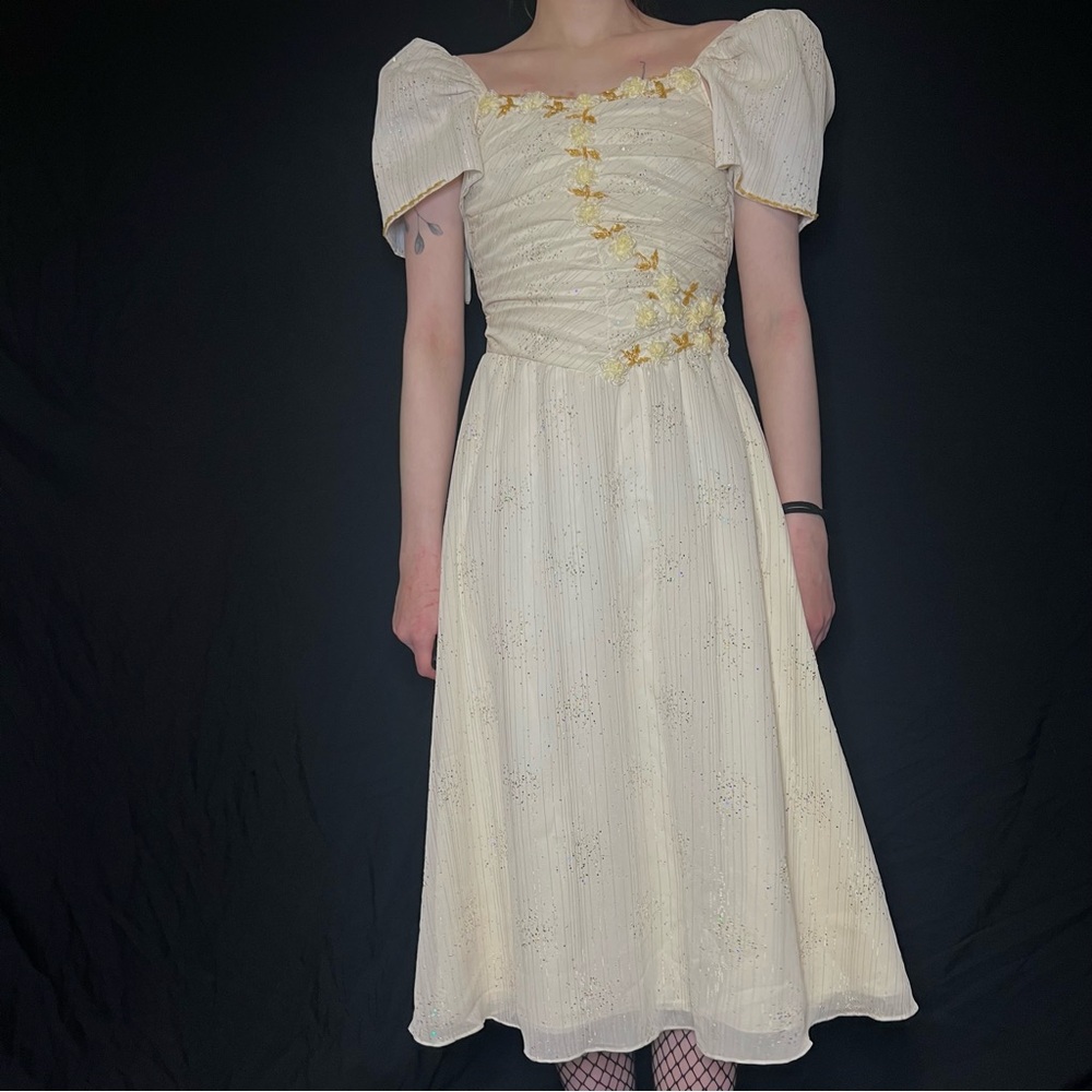 Vintage cream and gold flowergirl midi prom dress with short cap sleeves